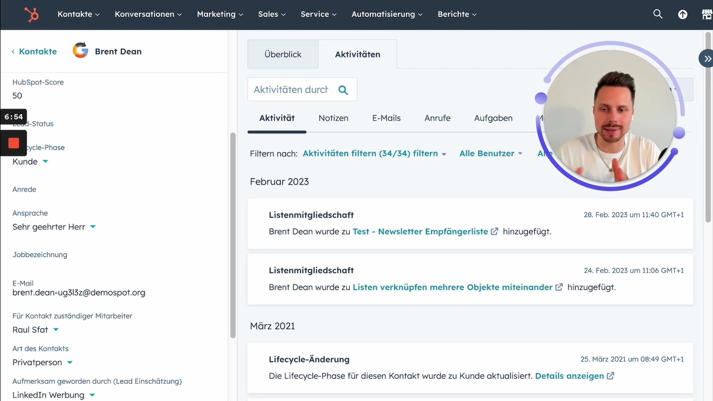 HubSpot Kontakt-Detailansicht mit Daten, Aktivitäten und Verknüpfungen