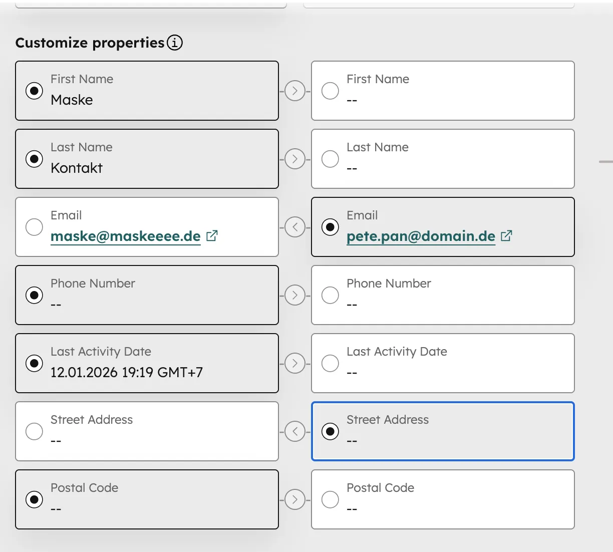 HubSpot Merge Properties Detailansicht mit Vergleich der Felder beider Kontakte