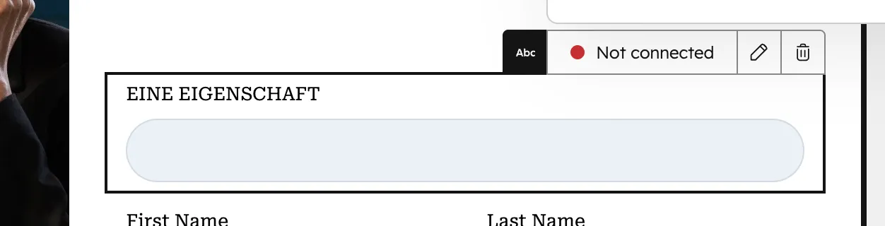 HubSpot Custom Property mit Label und Not connected Badge im Property Editor
