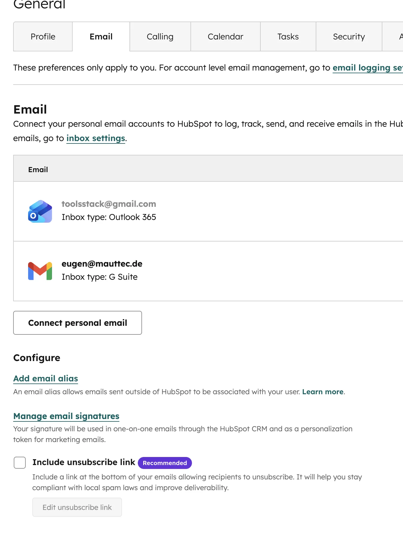 HubSpot E-Mail-Einstellungen mit zwei verbundenen Accounts und Signatur-Konfiguration